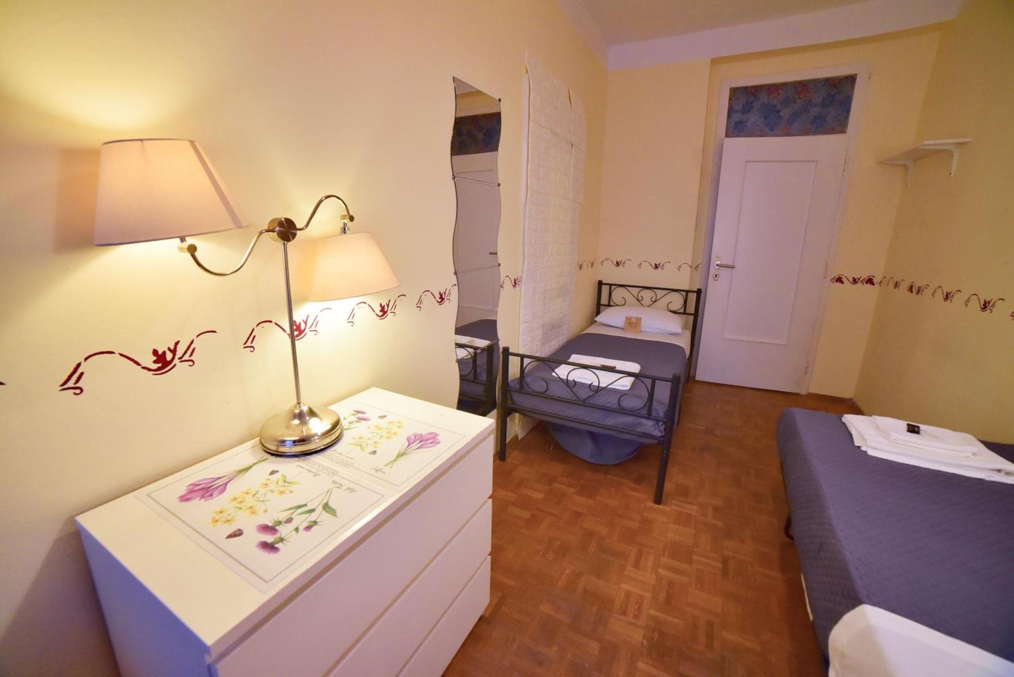 Barcolana Lodge - Hostel Триест Экстерьер фото